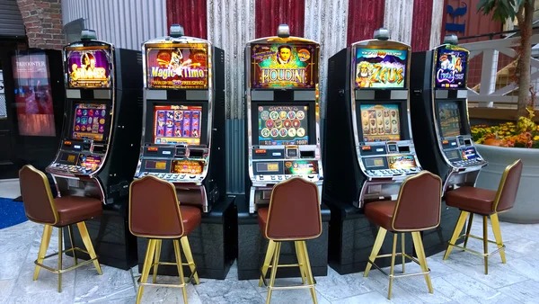 bet777 platform showing live blackjack table and mobile app interface side by side